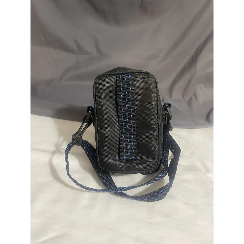 Samsonite black pockets